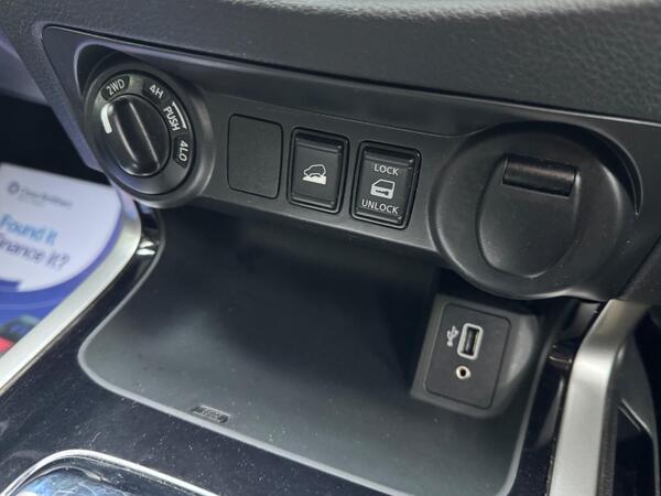 Nissan Navara 2.3 dCi Tekna Auto 4WD Euro 6 4dr