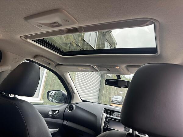 Nissan Navara 2.3 dCi Tekna Auto 4WD Euro 6 4dr