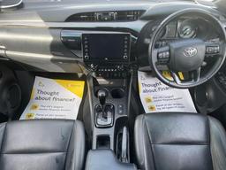 Toyota Hilux 2.8 D-4D Invincible X Auto 4WD Euro 6 (s/s) 4dr at 2th