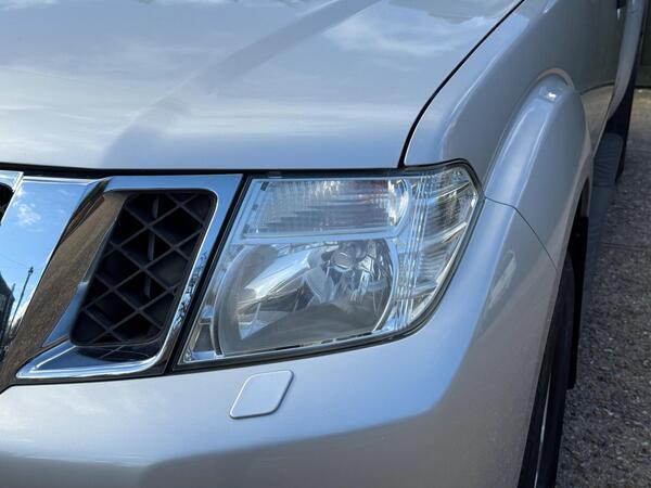 Nissan Navara 2.5 dCi Tekna Auto 4WD Euro 5 4dr