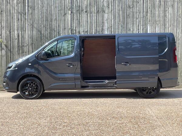 Renault Trafic 2.0 dCi ENERGY 30 Black Edition LWB Standard Roof Euro 6 (s/s) 5dr