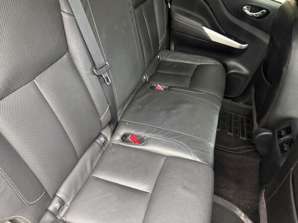 Nissan Navara 2.3 dCi Tekna 4WD Euro 6 (s/s) 4dr