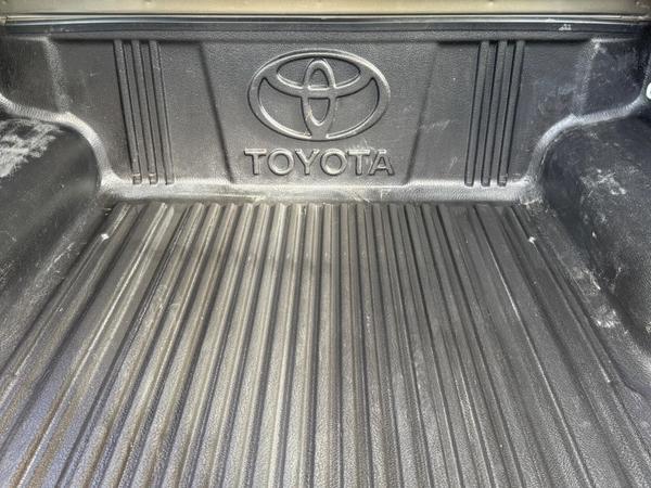 Toyota Hilux 2.8 D-4D Invincible X Auto 4WD Euro 6 (s/s) 4dr