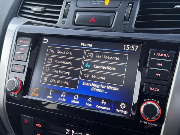 Nissan Navara 2.3 dCi N-Guard Auto 4WD Euro 6 4dr