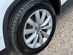 Volkswagen Tiguan 2.0 TDI BlueMotion Tech Match 4WD Euro 5 (s/s) 5dr at 40th