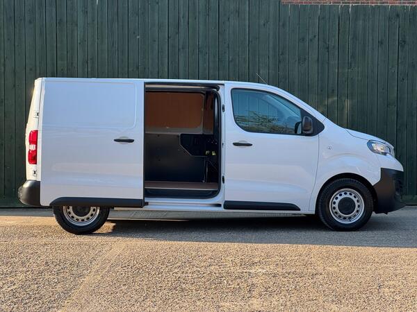 Peugeot Expert 2.0 BlueHDi 1400 Professional Premium Standard Panel Van MWB Euro 6 (s/s) 6dr
