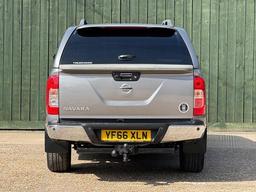 Nissan Navara 2.3 dCi Tekna Auto 4WD Euro 6 4dr at 12th