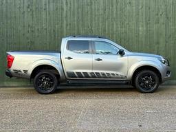 Nissan Navara 2.3 dCi N-Guard Auto 4WD Euro 6 4dr at 20th