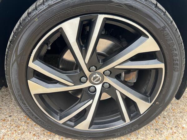 Volvo XC40 2.0 B4 MHEV R-Design Pro Auto Euro 6 (s/s) 5dr