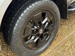 Nissan Navara 2.3 dCi N-Guard Auto 4WD Euro 6 4dr at 36th