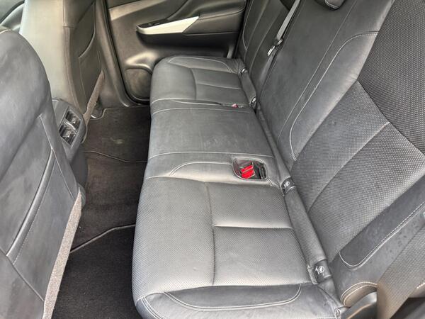 Nissan Navara 2.3 dCi Tekna 4WD Euro 6 (s/s) 4dr