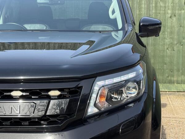 Nissan Navara 2.3 dCi N-Guard Auto 4WD Euro 6 4dr