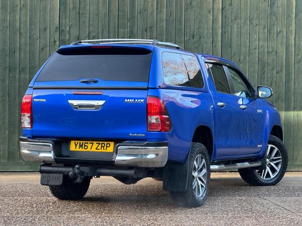 Toyota Hilux 2.4 D-4D Invincible Auto 4WD Euro 6 4dr (TSS, 3.5t)