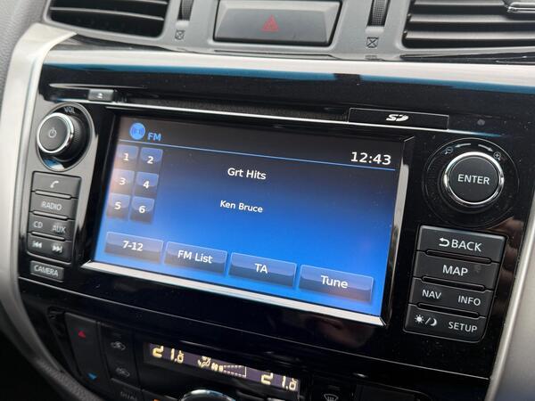 Nissan Navara 2.3 dCi Tekna 4WD Euro 6 (s/s) 4dr