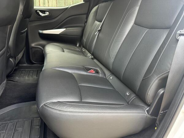 Nissan Navara 2.3 dCi Tekna Auto 4WD Euro 6 4dr
