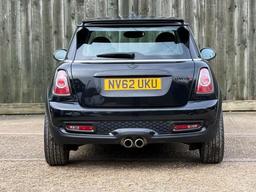 MINI Hatch 1.6 Cooper S Euro 5 (s/s) 3dr at 17th