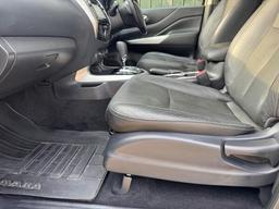 Nissan Navara 2.3 dCi Tekna Auto 4WD Euro 6 4dr at 35th