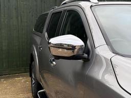 Nissan Navara 2.3 dCi Tekna Auto 4WD Euro 6 4dr at 40th