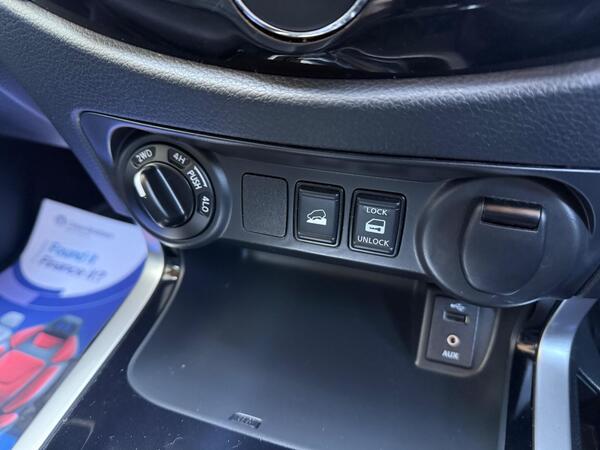 Nissan Navara 2.3 dCi Tekna Auto 4WD Euro 6 4dr