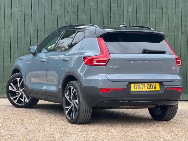 Volvo XC40 2.0 B4 MHEV R-Design Pro Auto Euro 6 (s/s) 5dr