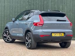 Volvo XC40 2.0 B4 MHEV R-Design Pro Auto Euro 6 (s/s) 5dr at 16th