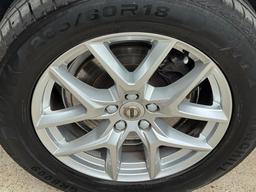 Volvo XC60 2.0 B5 MHEV Momentum Auto Euro 6 (s/s) 5dr at 50th