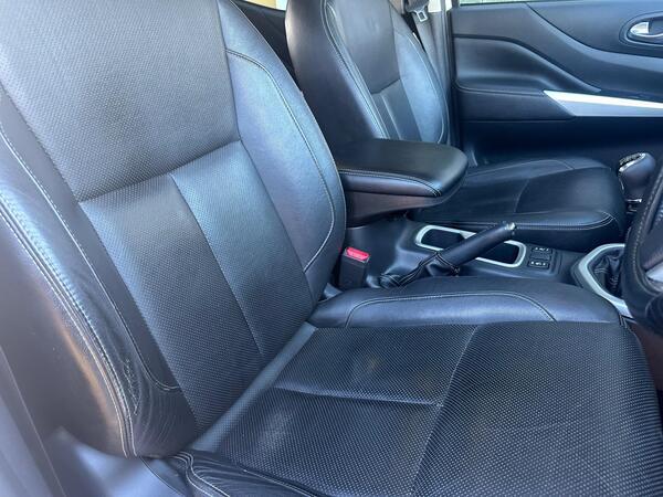 Nissan Navara 2.3 dCi Tekna 4WD Euro 6 (s/s) 4dr