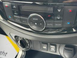 Nissan Navara 2.3 dCi N-Guard Auto 4WD Euro 6 4dr at 25th