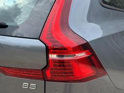 Volvo XC60 2.0 B5 MHEV Momentum Auto Euro 6 (s/s) 5dr at 45th