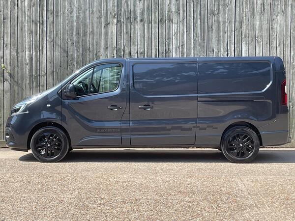 Renault Trafic 2.0 dCi ENERGY 30 Black Edition LWB Standard Roof Euro 6 (s/s) 5dr