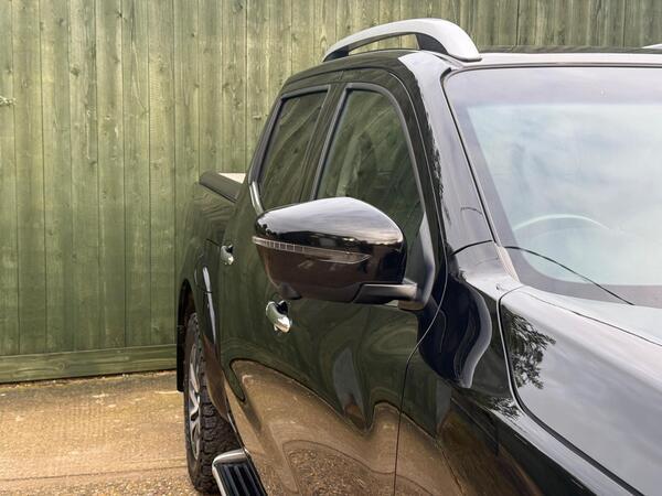 Nissan Navara 2.3 dCi Tekna 4WD Euro 6 (s/s) 4dr