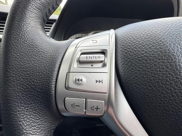 Nissan Navara 2.3 dCi N-Guard Auto 4WD Euro 6 4dr