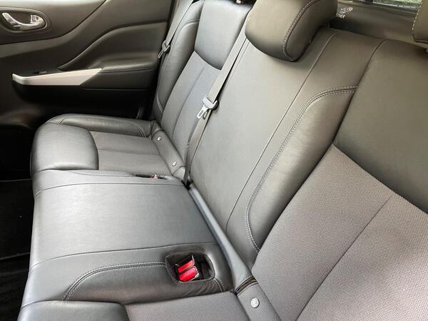 Nissan Navara 2.3 dCi N-Guard Auto 4WD Euro 6 4dr