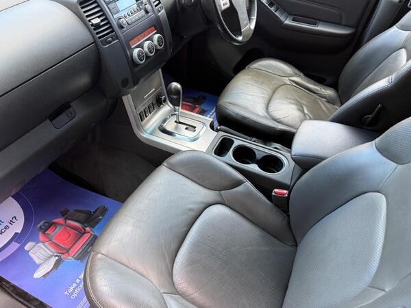 Nissan Navara 2.5 dCi Tekna Auto 4WD Euro 5 4dr