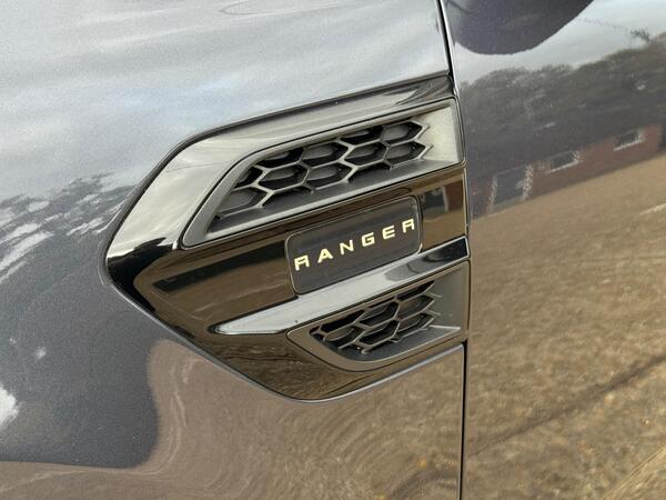 Ford Ranger 2.0 EcoBlue Thunder Pickup Double Cab 4dr Diesel Auto 4WD Euro 6 (s/s) (213 ps)