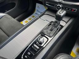 Volvo XC60 2.0 T5 R-Design Auto AWD Euro 6 (s/s) 5dr at 28th