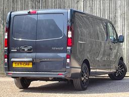 Renault Trafic 2.0 dCi ENERGY 30 Black Edition LWB Standard Roof Euro 6 (s/s) 5dr at 3th
