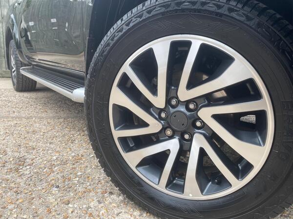 Nissan Navara 2.3 dCi Tekna Auto 4WD Euro 6 4dr