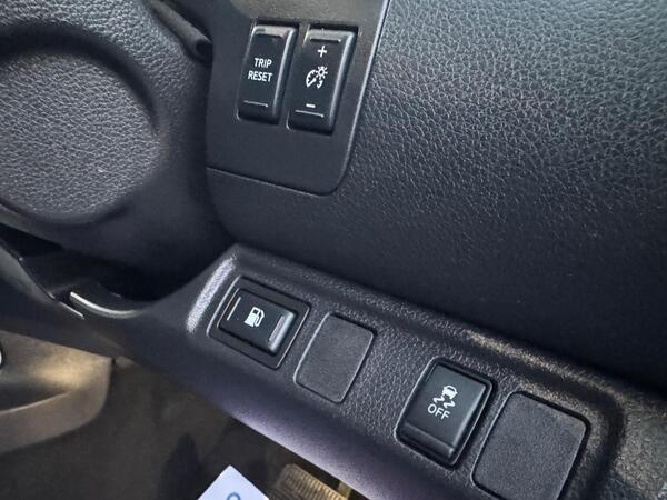 Nissan Navara 2.3 dCi N-Guard Auto 4WD Euro 6 4dr