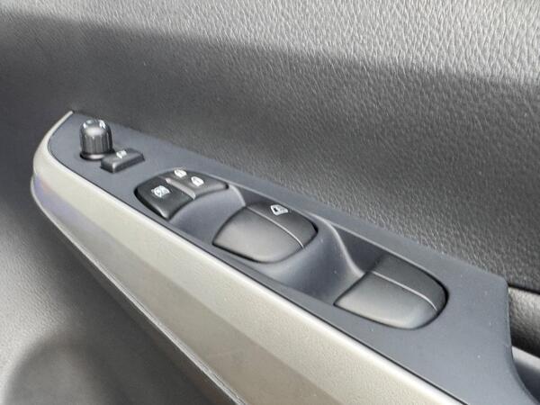 Nissan Navara 2.3 dCi N-Guard Auto 4WD Euro 6 4dr