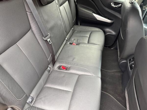 Nissan Navara 2.3 dCi Tekna Auto 4WD Euro 6 4dr