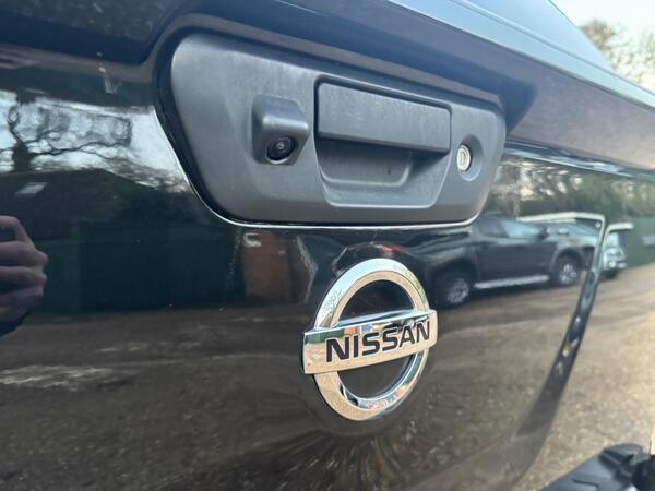 Nissan Navara 2.3 dCi N-Guard Auto 4WD Euro 6 4dr