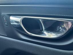 Volvo XC60 2.0 D4 R-Design AWD Euro 6 (s/s) 5dr at 47th