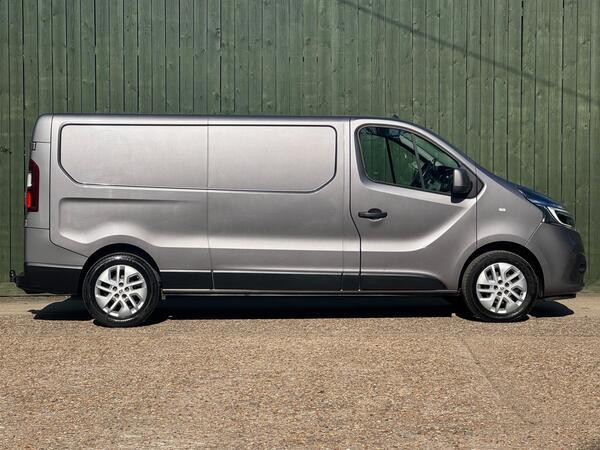 Renault Trafic 2.0 dCi ENERGY 30 Sport LWB Standard Roof Euro 6 (s/s) 5dr