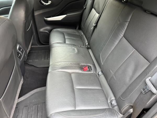 Nissan Navara 2.3 dCi Tekna 4WD Euro 6 (s/s) 4dr