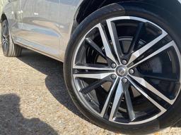 Volvo XC60 2.0 B5 MHEV R-Design Pro Auto Euro 6 (s/s) 5dr at 37th