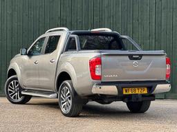 Nissan Navara 2.3 dCi Tekna Auto 4WD Euro 6 4dr at 9th