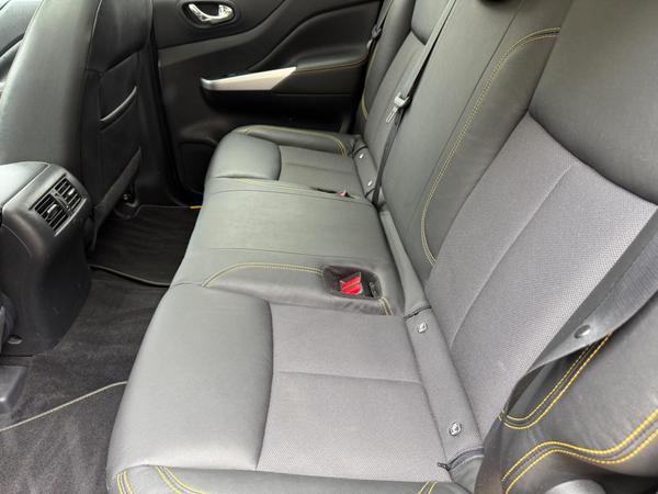 Nissan Navara 2.3 dCi N-Guard Auto 4WD Euro 6 4dr