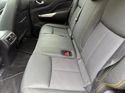 Nissan Navara 2.3 dCi N-Guard Auto 4WD Euro 6 4dr at 14th