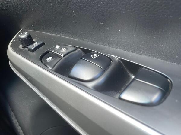 Nissan Navara 2.3 dCi Tekna Auto 4WD Euro 6 4dr
